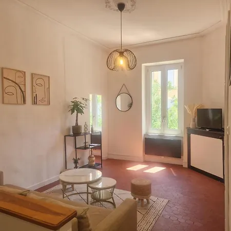 A 100m Des Barques Apartment